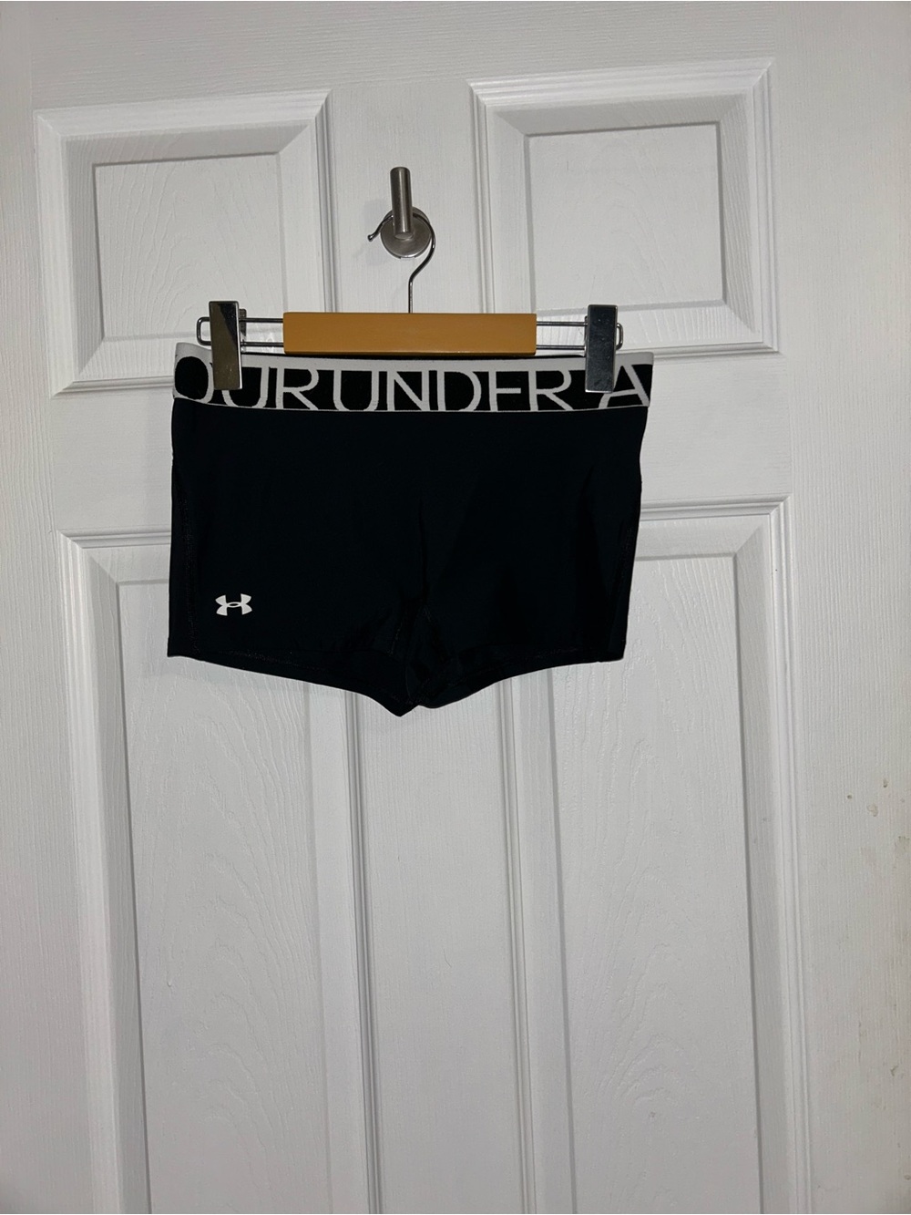 Under Armour Women’s Black Compression Shorts – Size Small